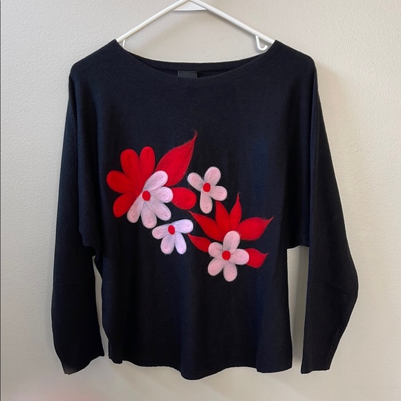 Aaeda Black Long Sleeve Sweater Top with Red and Pink Floral Accents Sz M - Picture 1 of 8